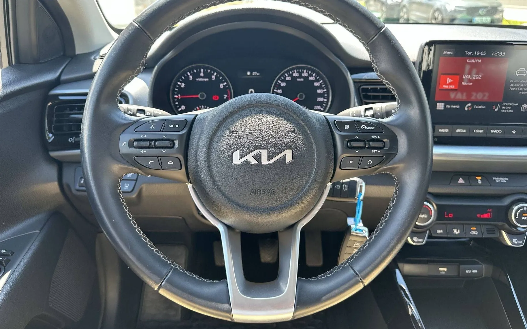 Notranja slika - KIA Stonic - 1.0 T-GDi LX Urban ISG - 15