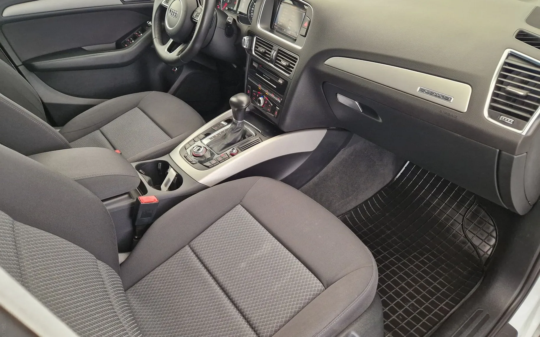 Notranja slika - Audi Q5 - 2.0TDI-QUATTRO-2XLED-2XPDC-NAVI-NA OBROKE TUJCI - 7