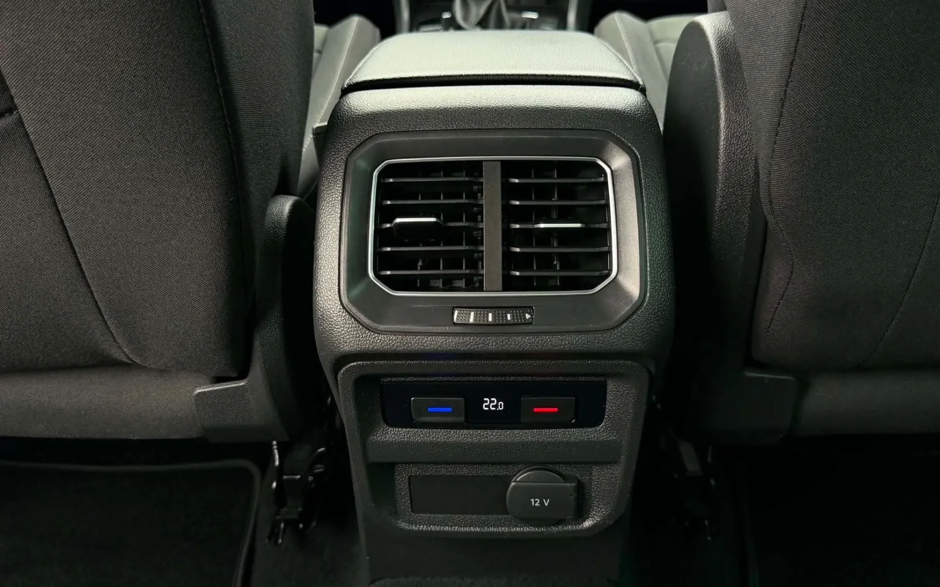 Notranja slika - Volkswagen Tiguan - 2.0 TDI-4X4-DSG-H LINE-VIRTUAL-LIZING ZA TUJCE- - 12