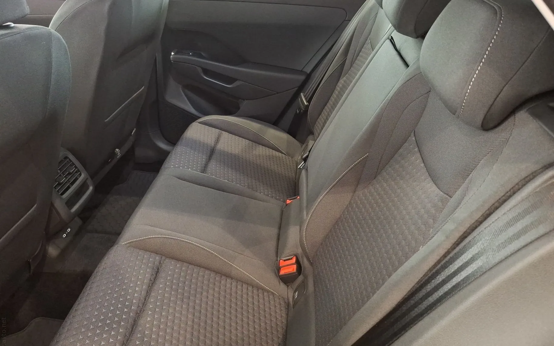 Notranja slika - Volkswagen T-Roc - 1.5 eTSI Life DSG - 11
