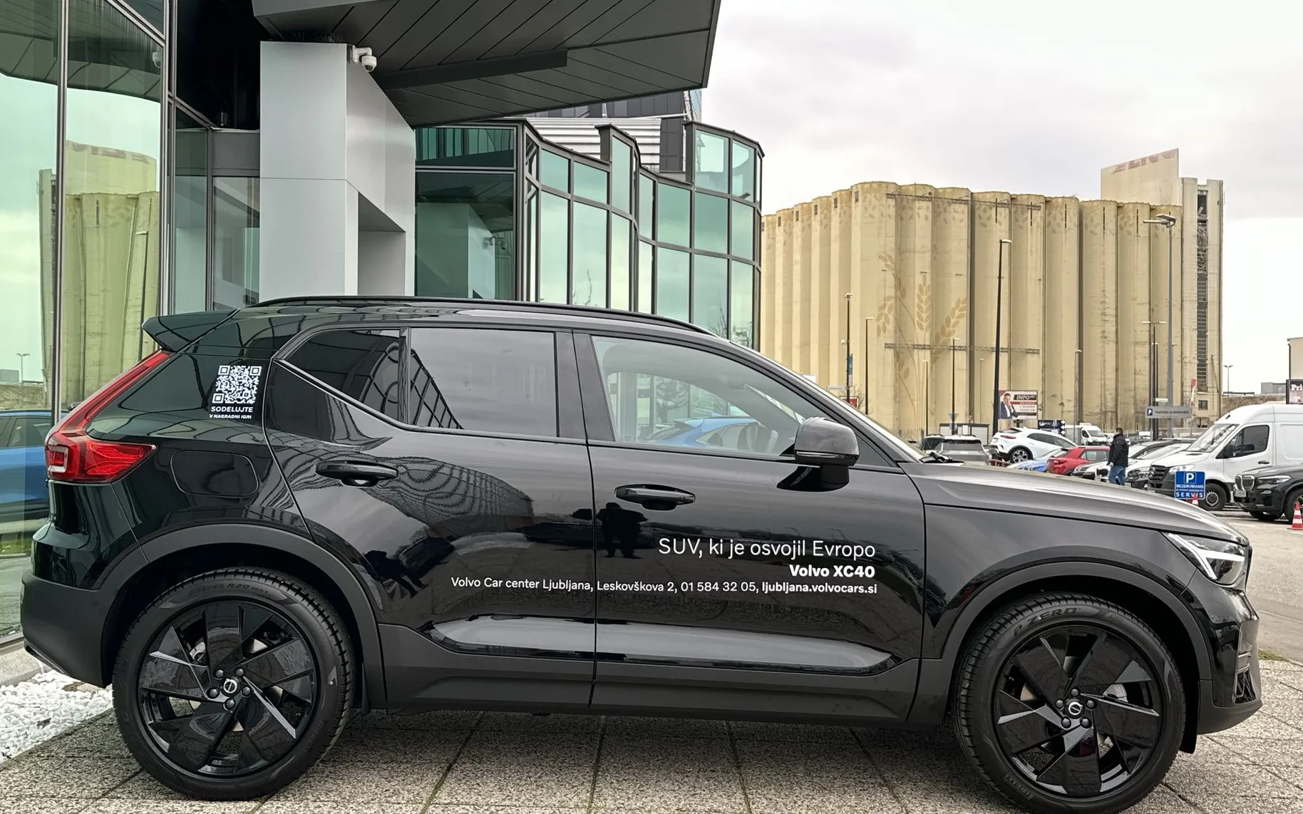 Zunanja slika - Volvo XC40 - B3  P  Plus Black Edition... - 8