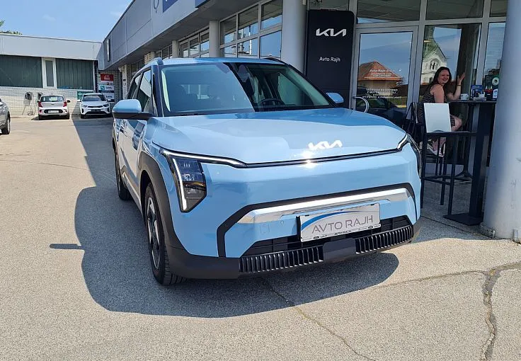 Zunanja slika - KIA EV3 - 58.3 kWh baterija. 150 kW Star - 2
