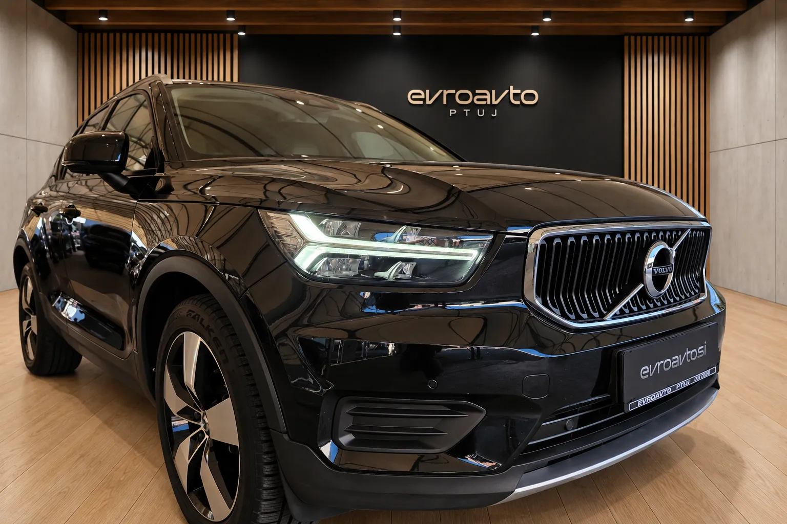 Zunanja slika - Volvo XC40 - D3 Momentum Avt.Radarski temp.  ACC -Kamera - 1