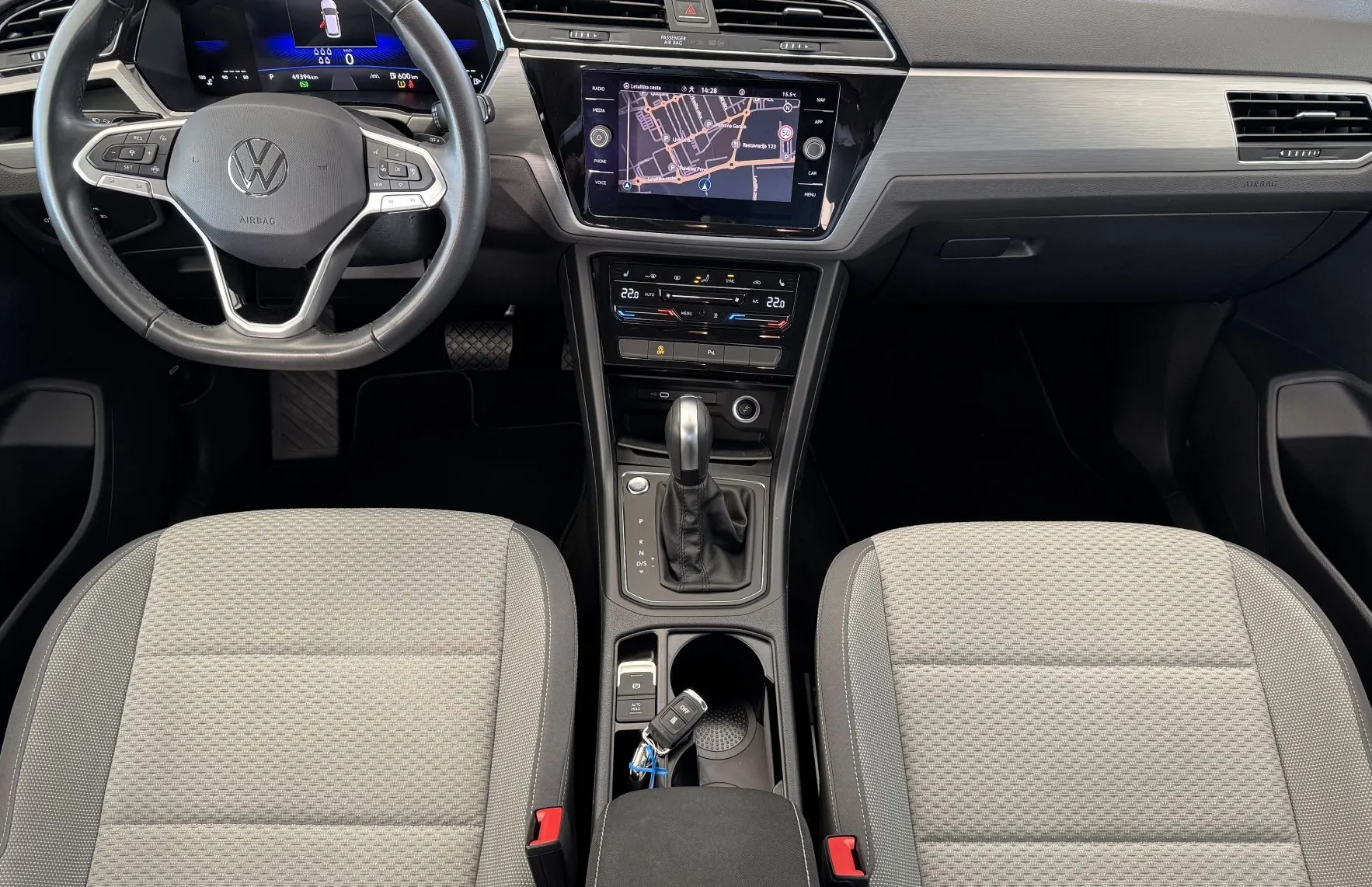 Zunanja slika - Volkswagen Touran - 1.5 TSI DSG Family -vl.kljuka - 7sedežev - webasto - 7