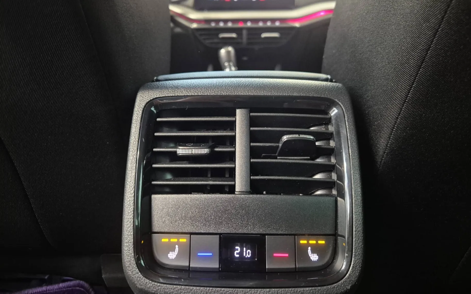 Notranja slika - Škoda Octavia - 2.0 TDI DARILO - ZIMSKE GUME - 11