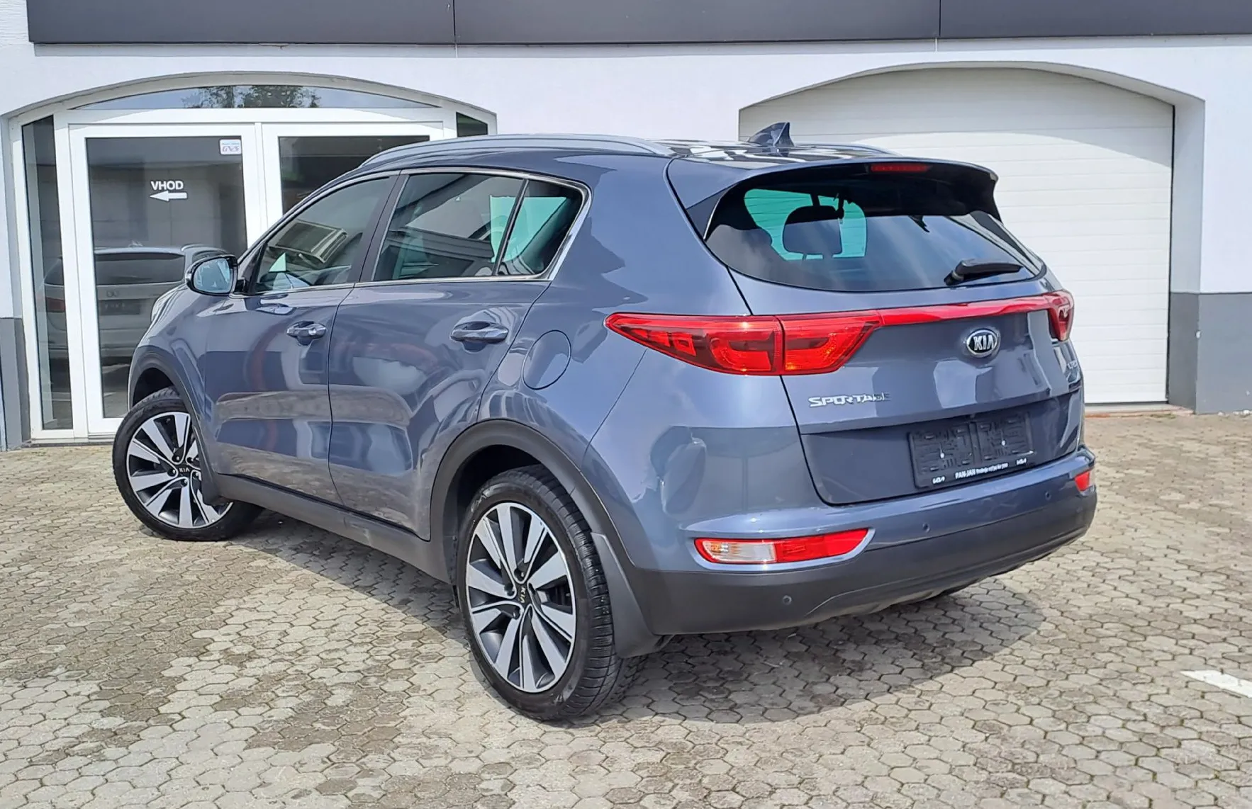 Zunanja slika - KIA Sportage - 2WD 1.7 CRDI City+19 - 3