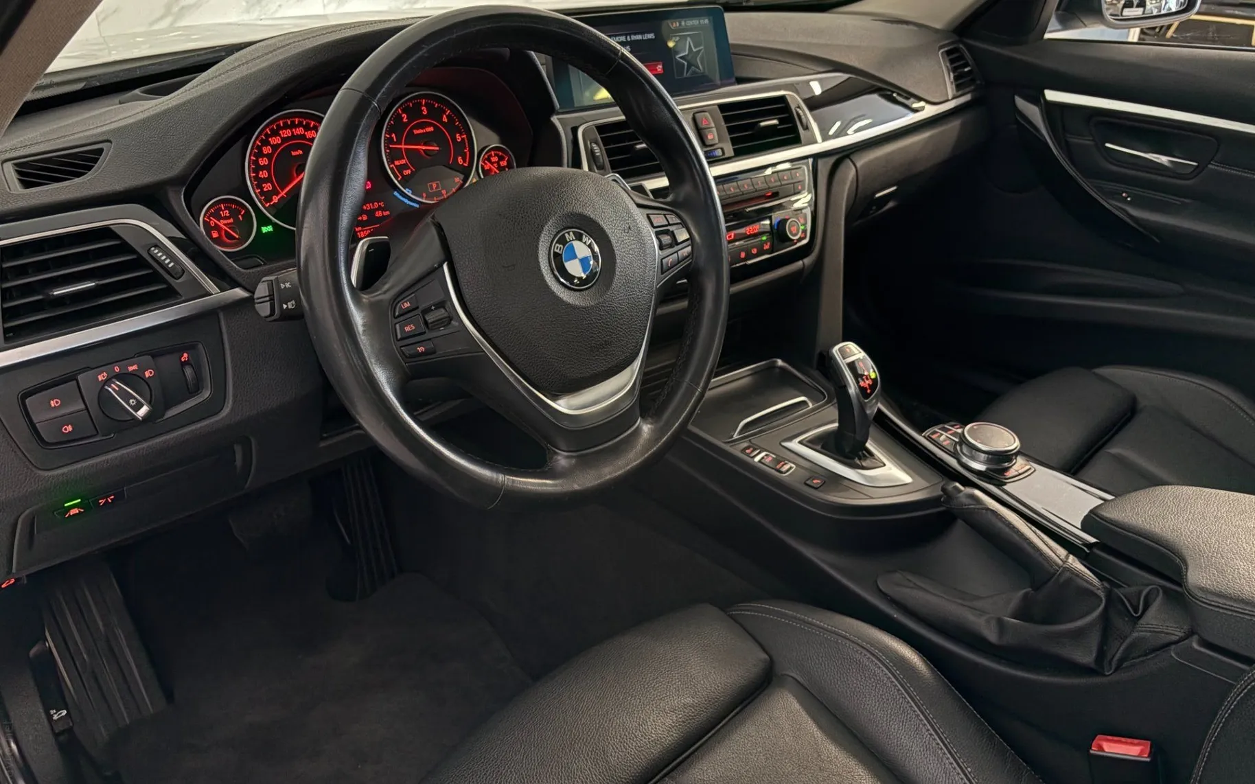Notranja slika - BMW serija 3 Touring: - 335d|xDrive|M-Sport|Kamera|HUD|Pano|Gretje|Kljuka| - 8