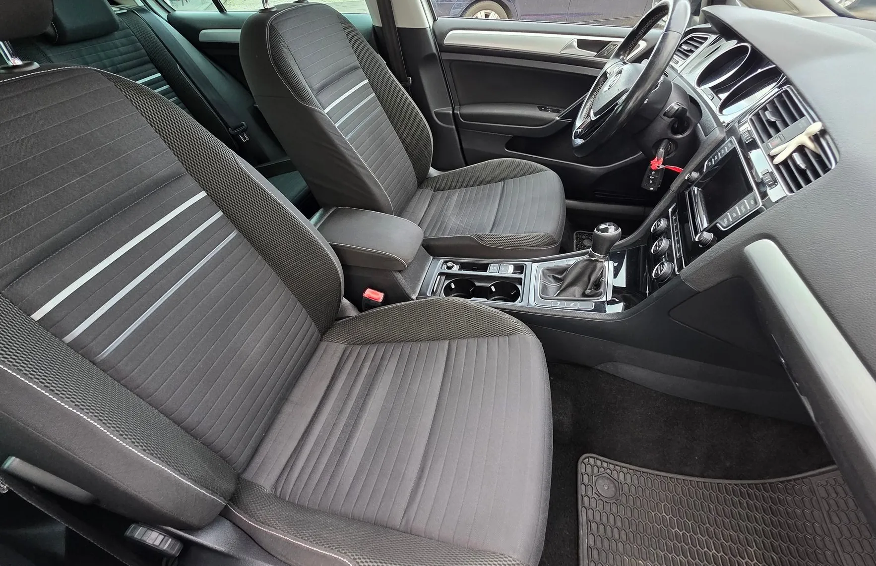 Zunanja slika - Volkswagen Golf - 2.0 TDI BMT CUP EDITION ALU PLATIŠČA-NAVI-PDC - 13