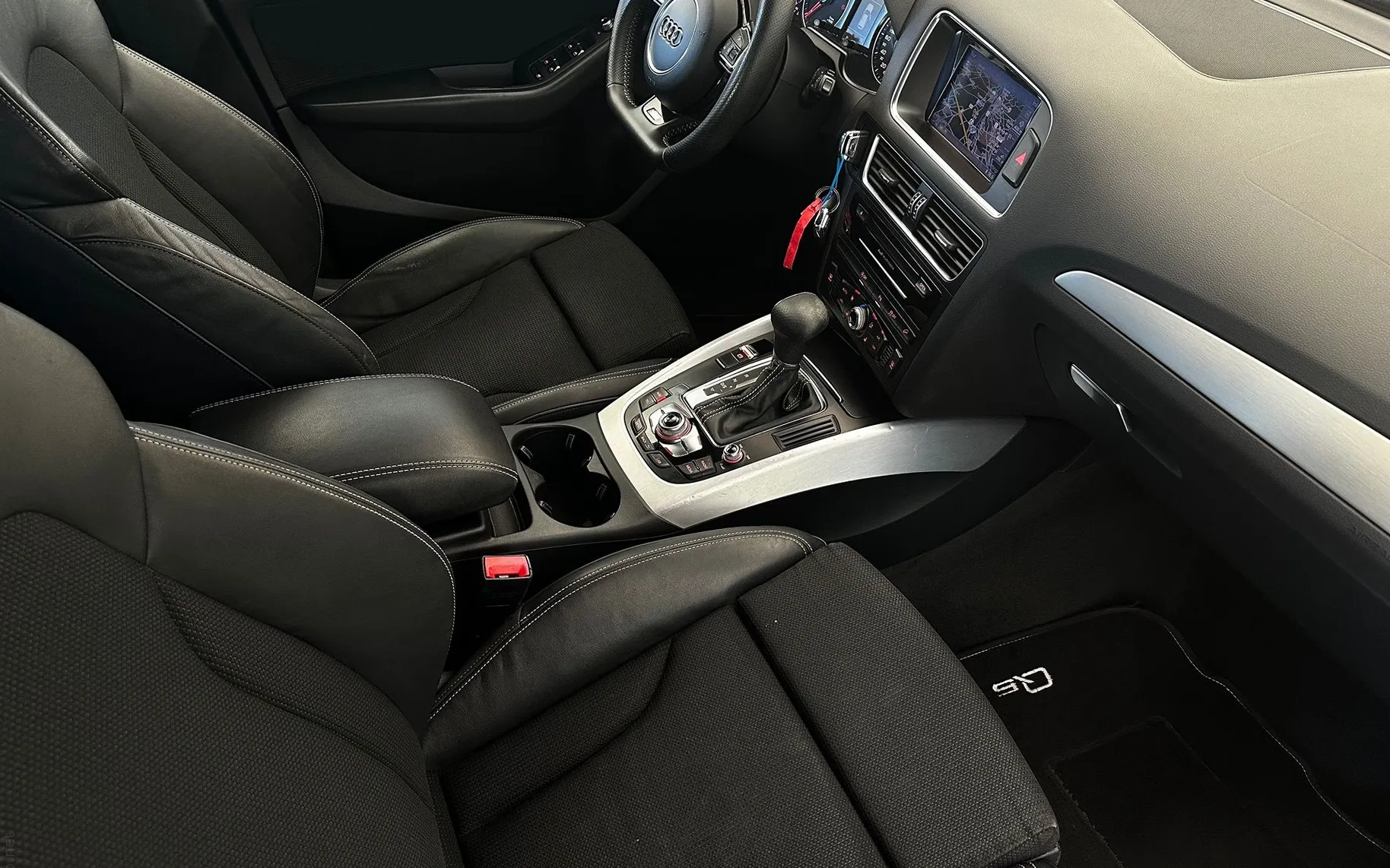 Notranja slika - Audi Q5 - 2.0 TDI-S LINE-20COL-NAVI-2XPDC-NA OBROKE - 7