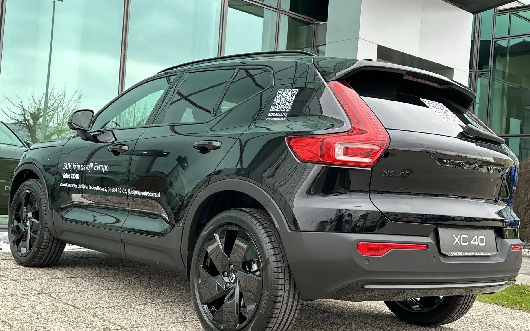 Zunanja slika - Volvo XC40 - B3  P  Plus Black Edition... - 5