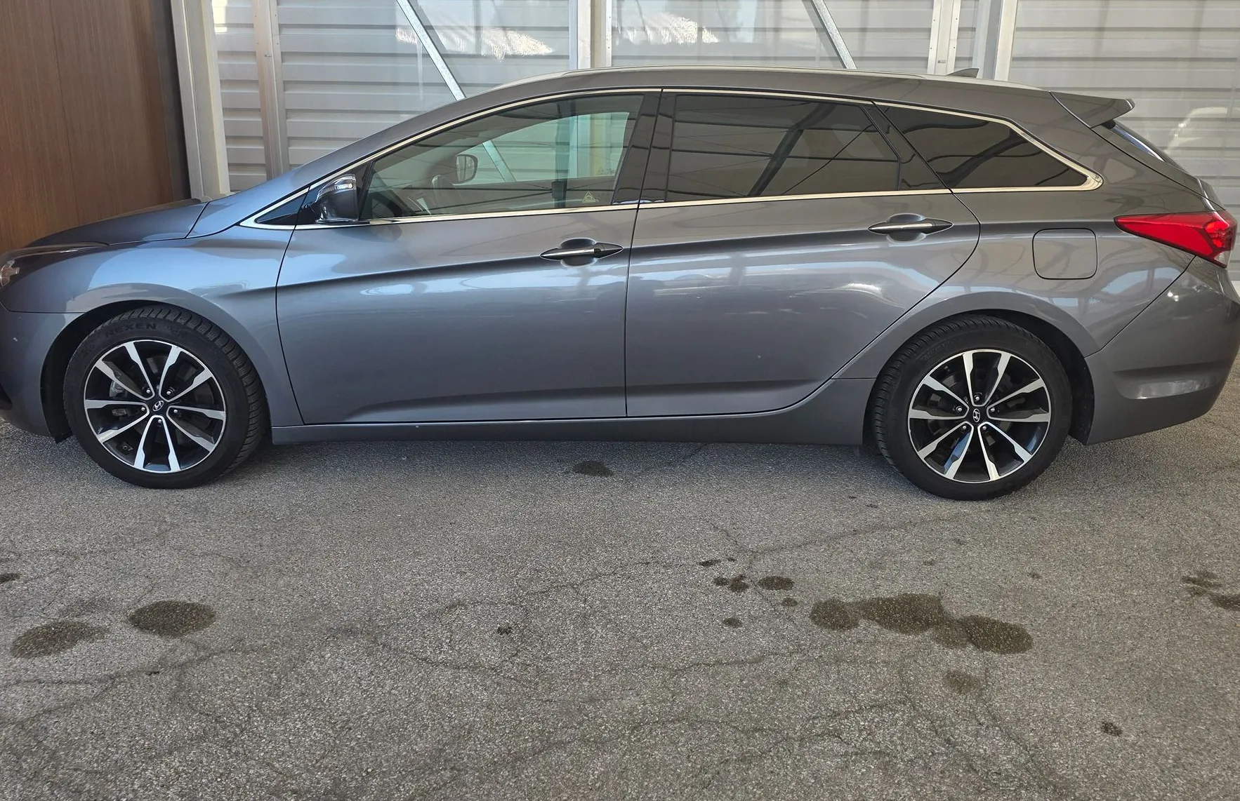 Zunanja slika - Hyundai i40 - Wagon 1.7 CRDi - LED - KAMERA - DRIVE S. - EL. SED - 6