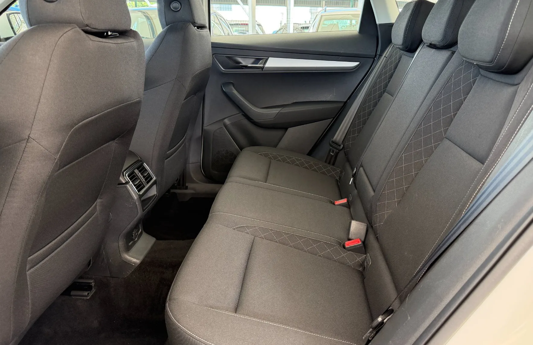 Zunanja slika - Škoda Karoq - Ambition 2.0 TDI DSG 4X4 SLO 1.Lastnik - 11