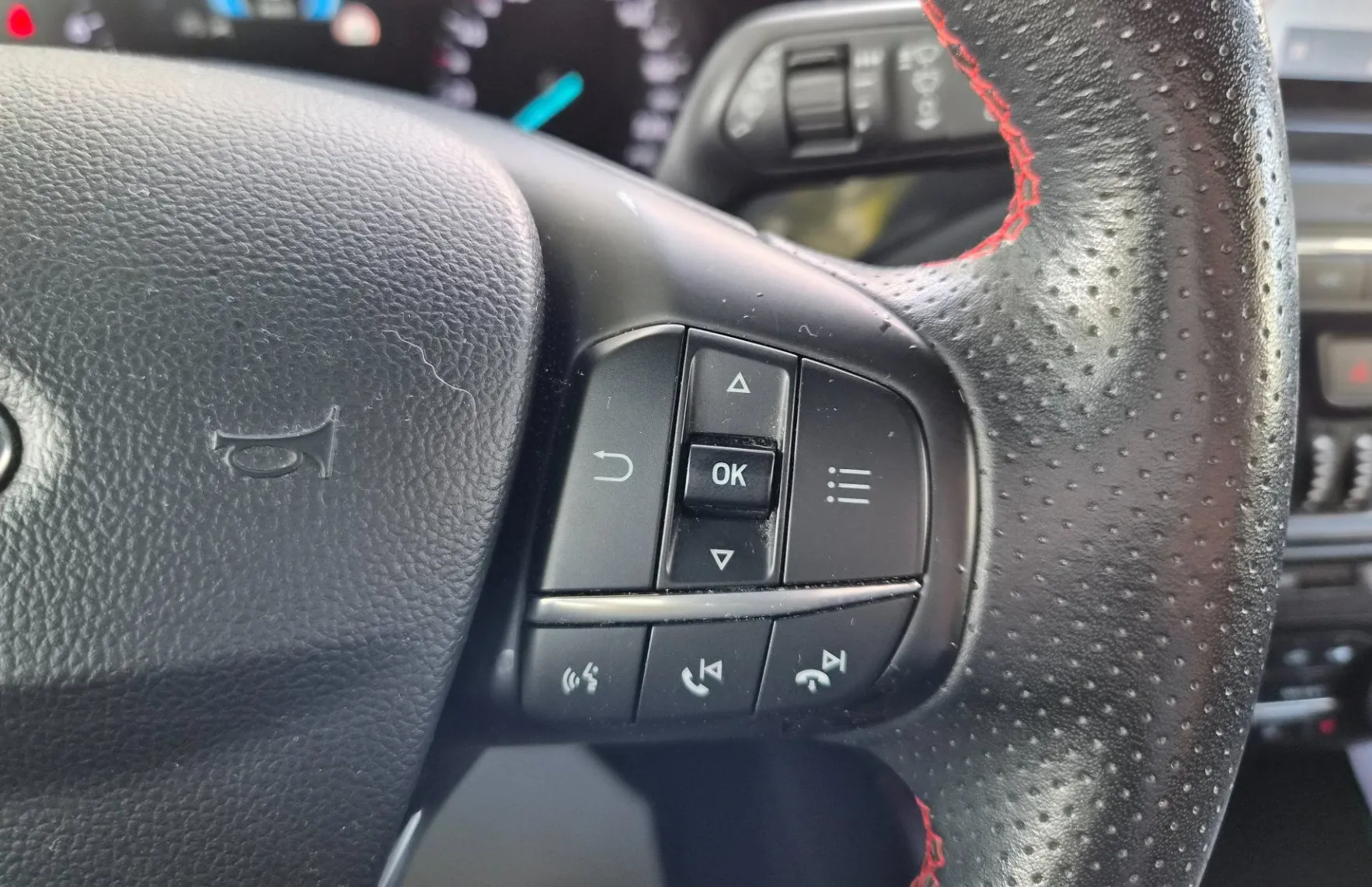 Zunanja slika - Ford Focus - 1.0  ST-Line navi-kamera-pdc-acc-alu - 16