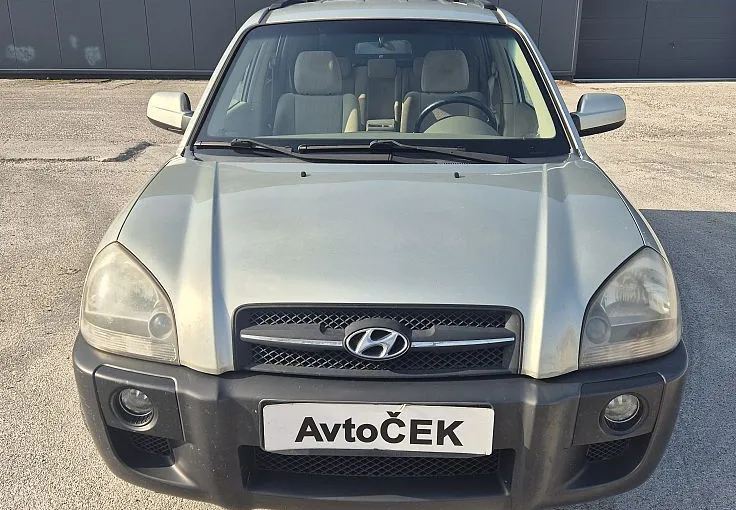 Zunanja slika - Hyundai Tucson - 2.0 + 4x4 + vzdrževan +kljuka + BREZ POLOGA - 2