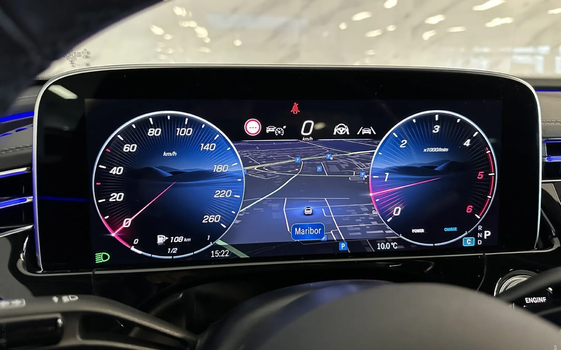 Notranja slika - Mercedes-Benz E-Razred - 220d|4Matic|AMG|4WS|SuperScreen|Zračno|360K|Hlaj| - 11