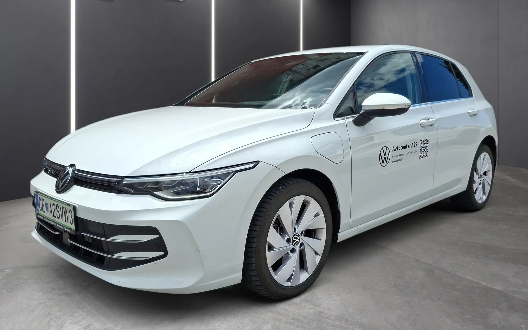 Zunanja slika - Volkswagen Golf - 1.5 eHybrid DSG Style 204KM - 1