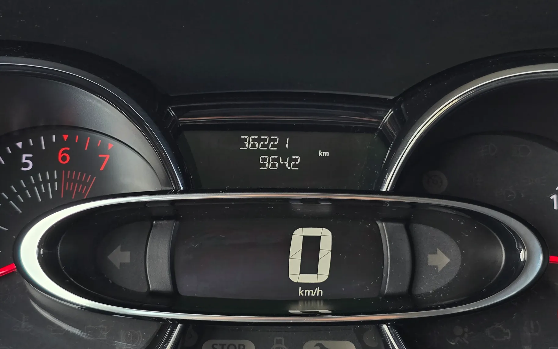 Notranja slika - Renault Clio - Grandtour TCe 75 Zen - 10