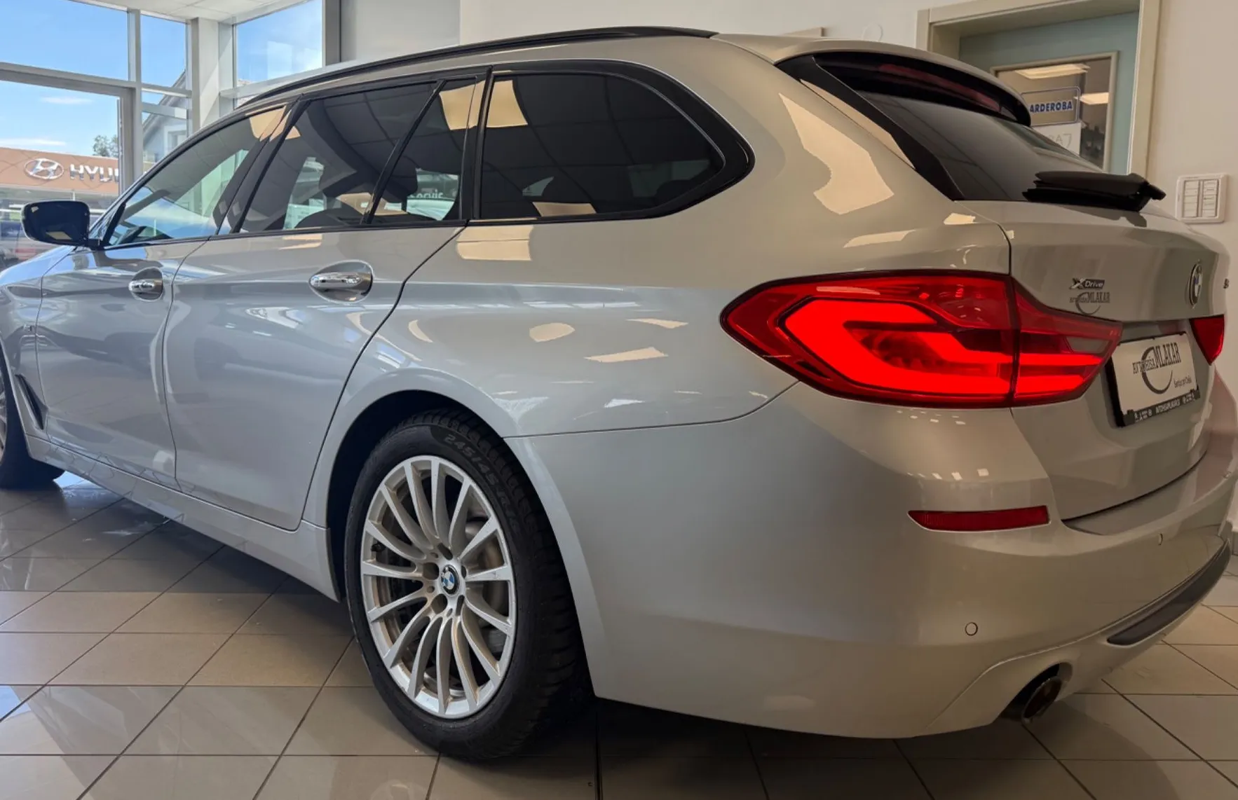 Zunanja slika - BMW Serija 5 - Touring: 520d xDrive Touring Avt. SPORT LINE-LED-NAVI-PA - 7