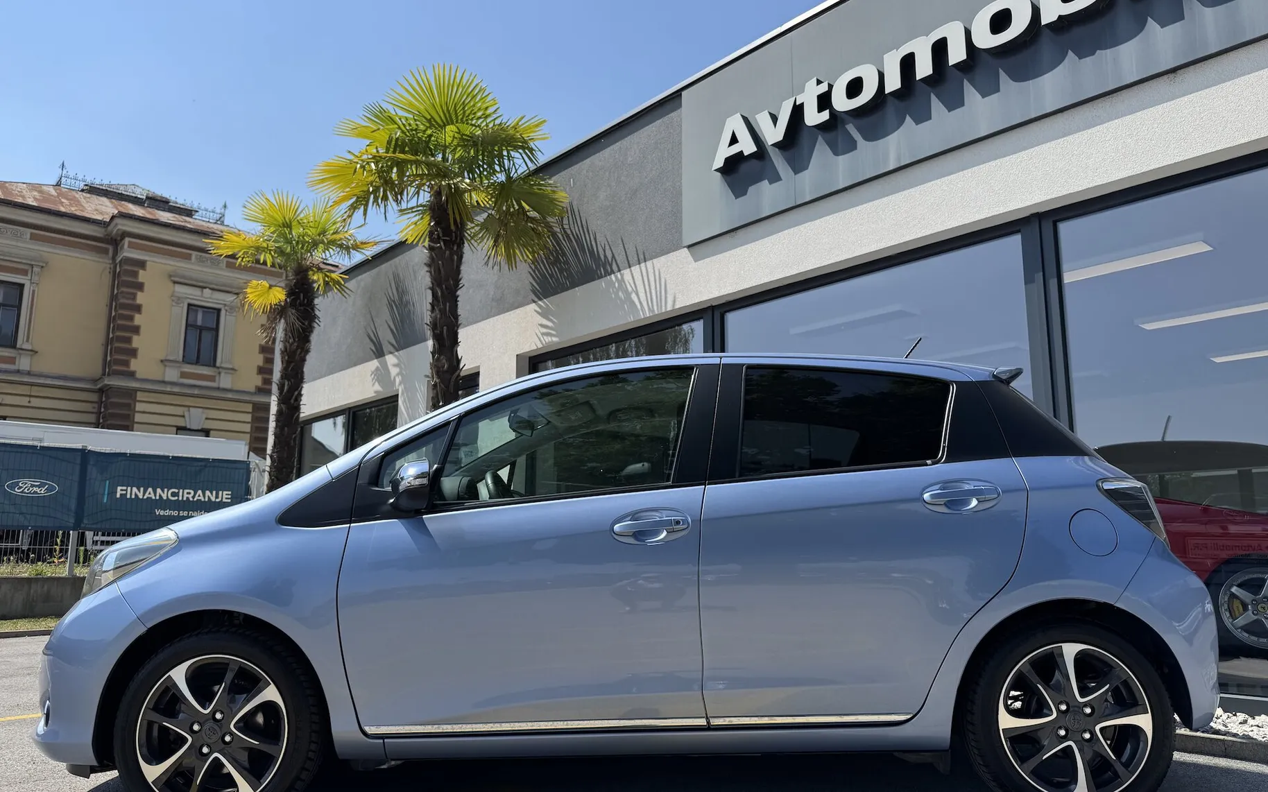 Zunanja slika - Toyota Yaris - 1.33 VVT-i Luna SLO 6 PRESTAV 2 KOMPLETA PLATIŠČ - 4
