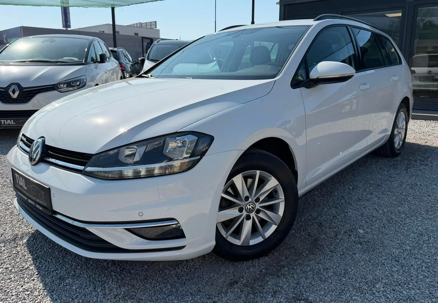 Zunanja slika - Volkswagen Golf - Variant 1.6 TDI AKTIVNI TEMP.-2X PDC-OPRAVLJEN VELIK SERV. - 1