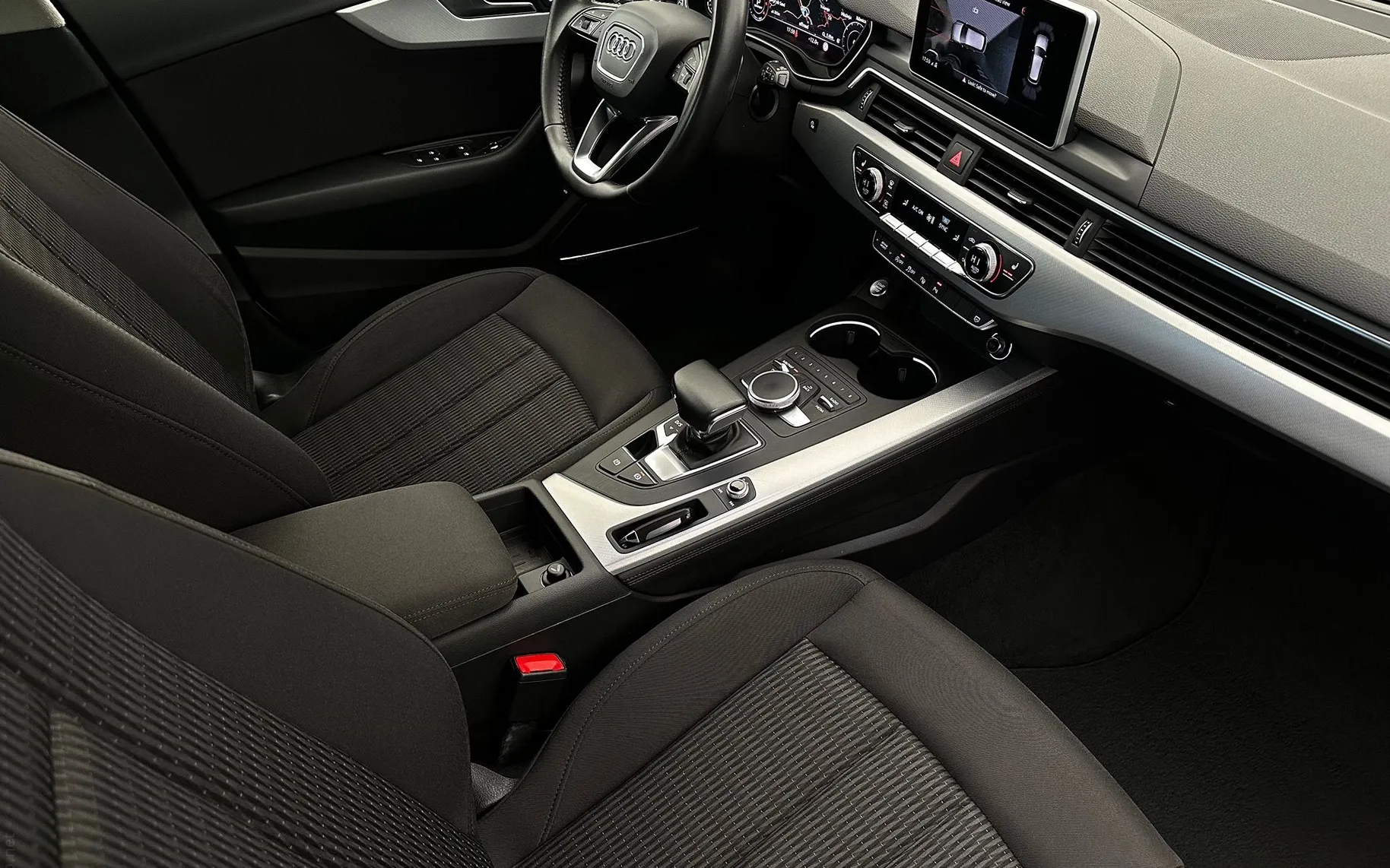 Notranja slika - Audi A4 Avant - 2.0TDI-VIRTUAL-MATRIX-F1-360KAMERE-2XPDC-NA OBRO.. - 7
