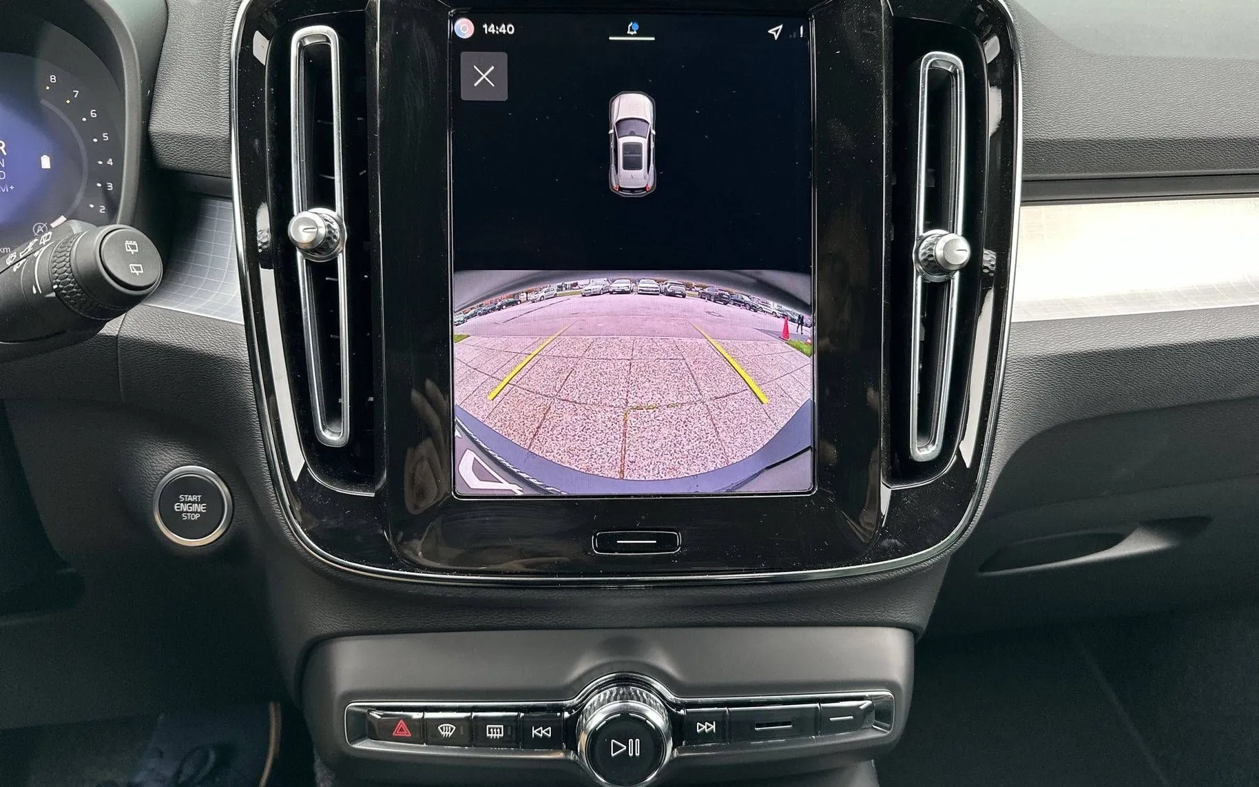 Notranja slika - Volvo XC40 - B3 P Core AT DCT - 16