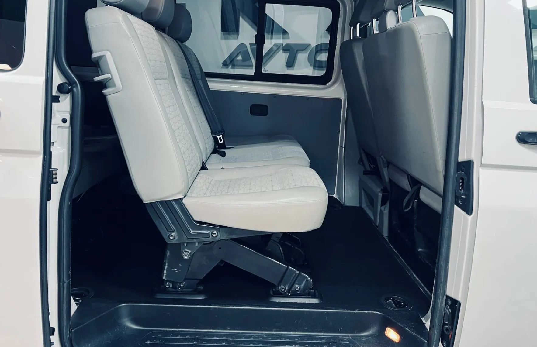 Zunanja slika - VW Transporter - 8+1 - 12