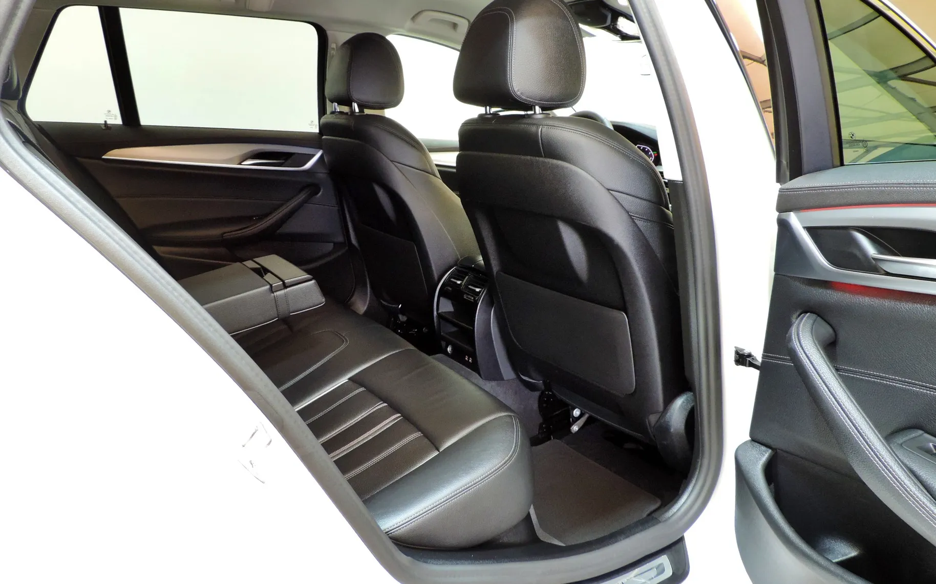 Zunanja slika - BMW Serija 5 - 520d xDrive Touring Avt. Luxury - 12