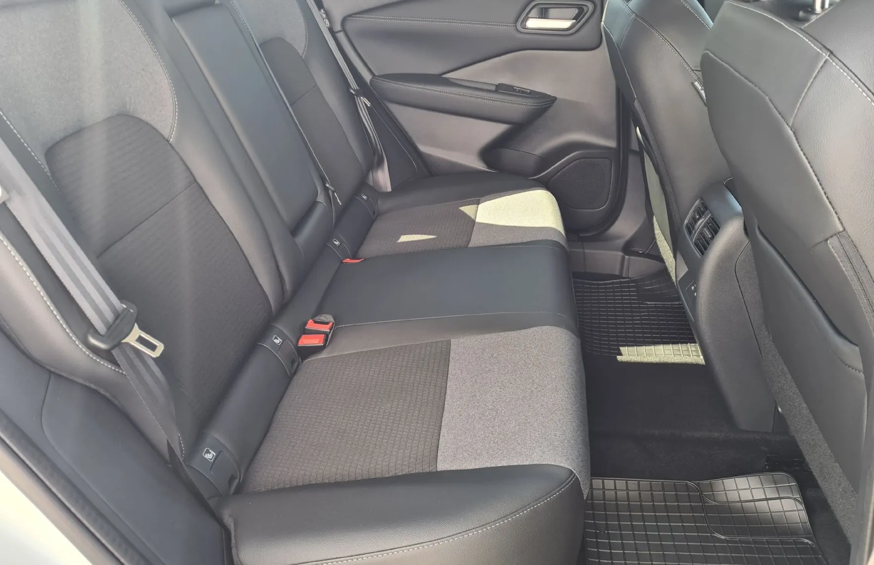 Zunanja slika - Nissan Qashqai - 1.3 DIG-T M.Hyb.158 2WD X-Tr. N-CONNECTA - 12