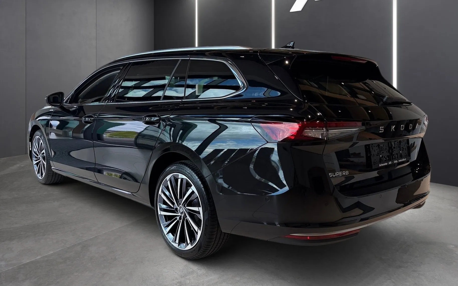Zunanja slika - Škoda Superb - Combi 2.0 TDI L K DSG - 4