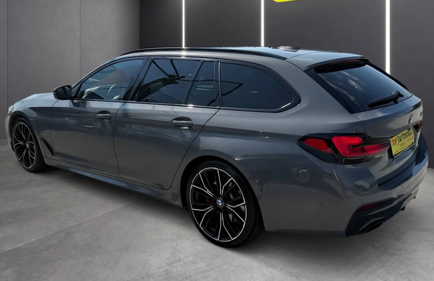 Zunanja slika - BMW Serija 5 - Touring: 530d M SPORT PAKET PANO LED ALCANTARA KAMERA NA - 4