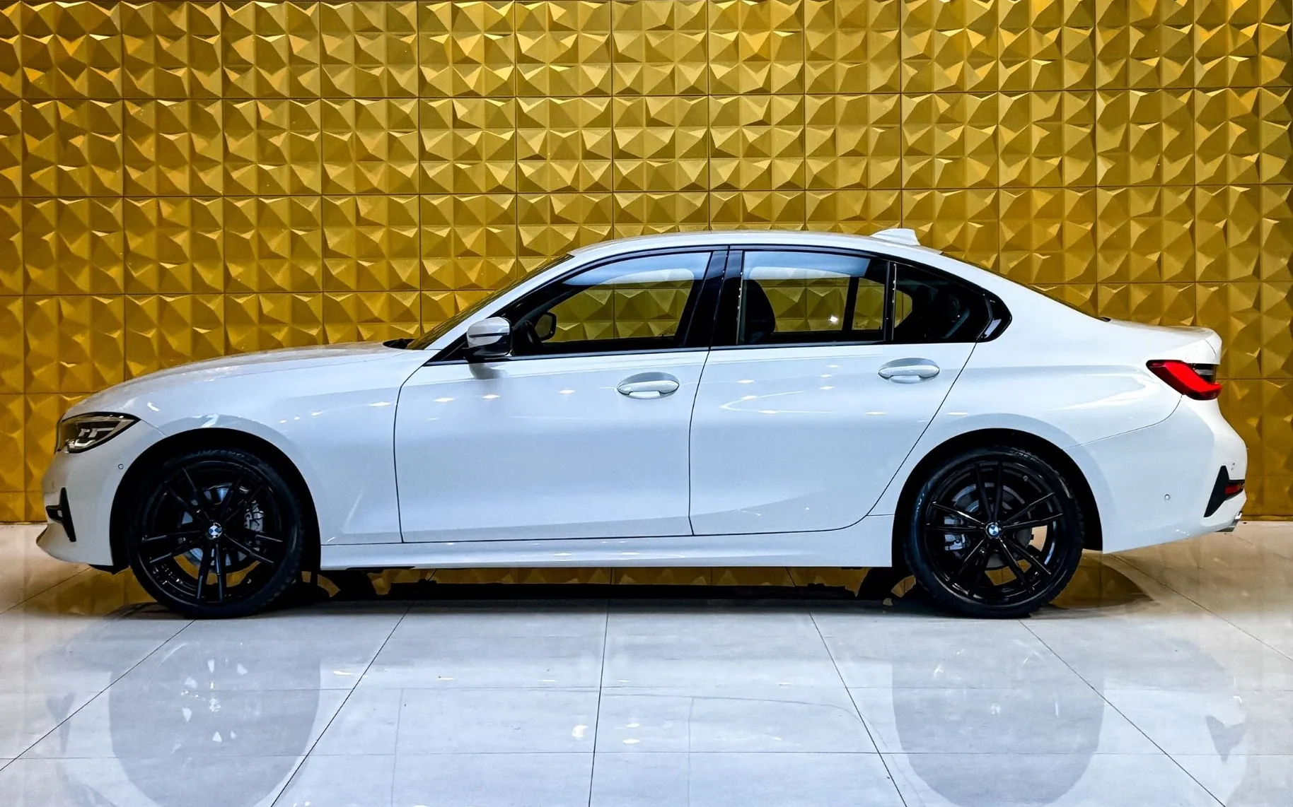 Zunanja slika - BMW serija 3: - 318d AUT.-Sport Line-VIRTUAL-KAMERA-PERLA-AMBI - 6