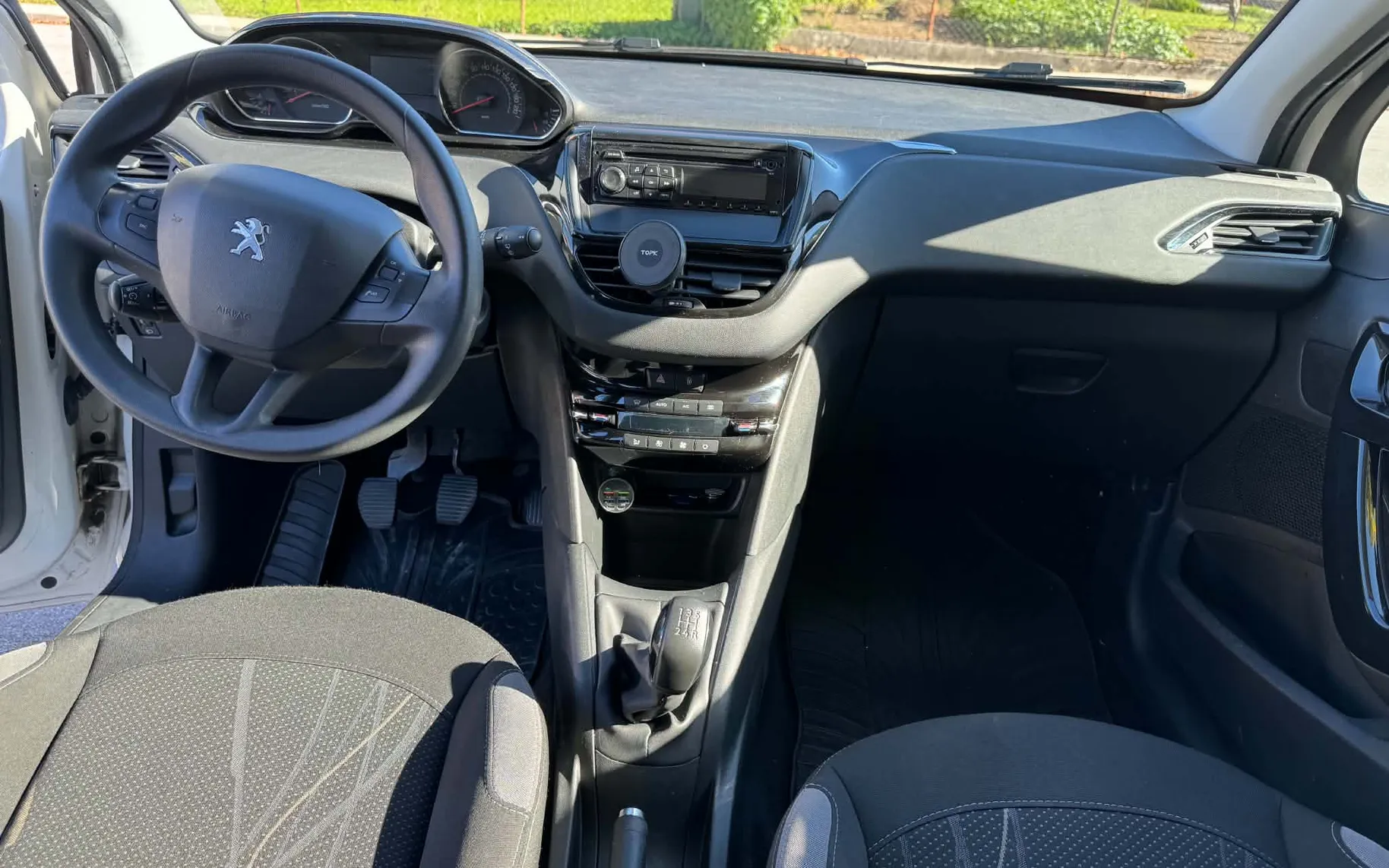 Notranja slika - Peugeot 208 - 1,2 VTi Active - 5