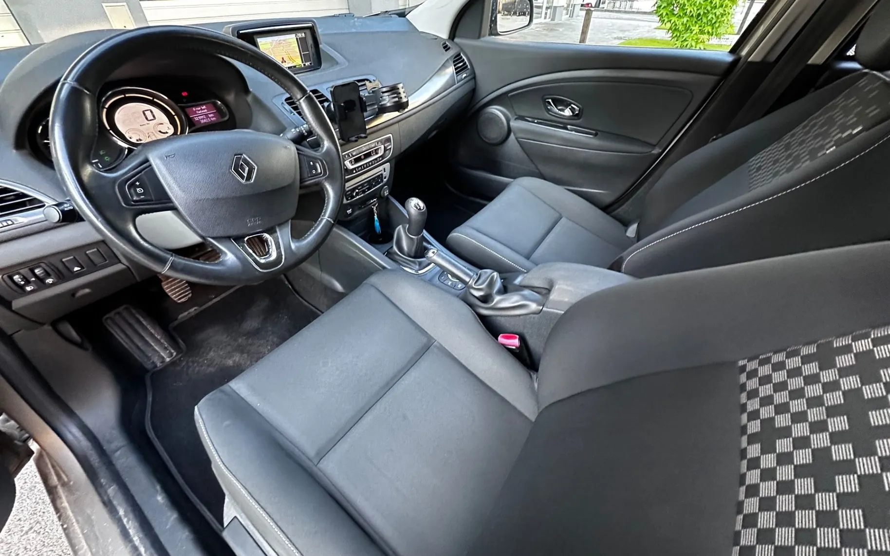 Notranja slika - Renault Megane - Grandtour 1.5 dCi NAVI+TEMPOMAT+PDC... - 9