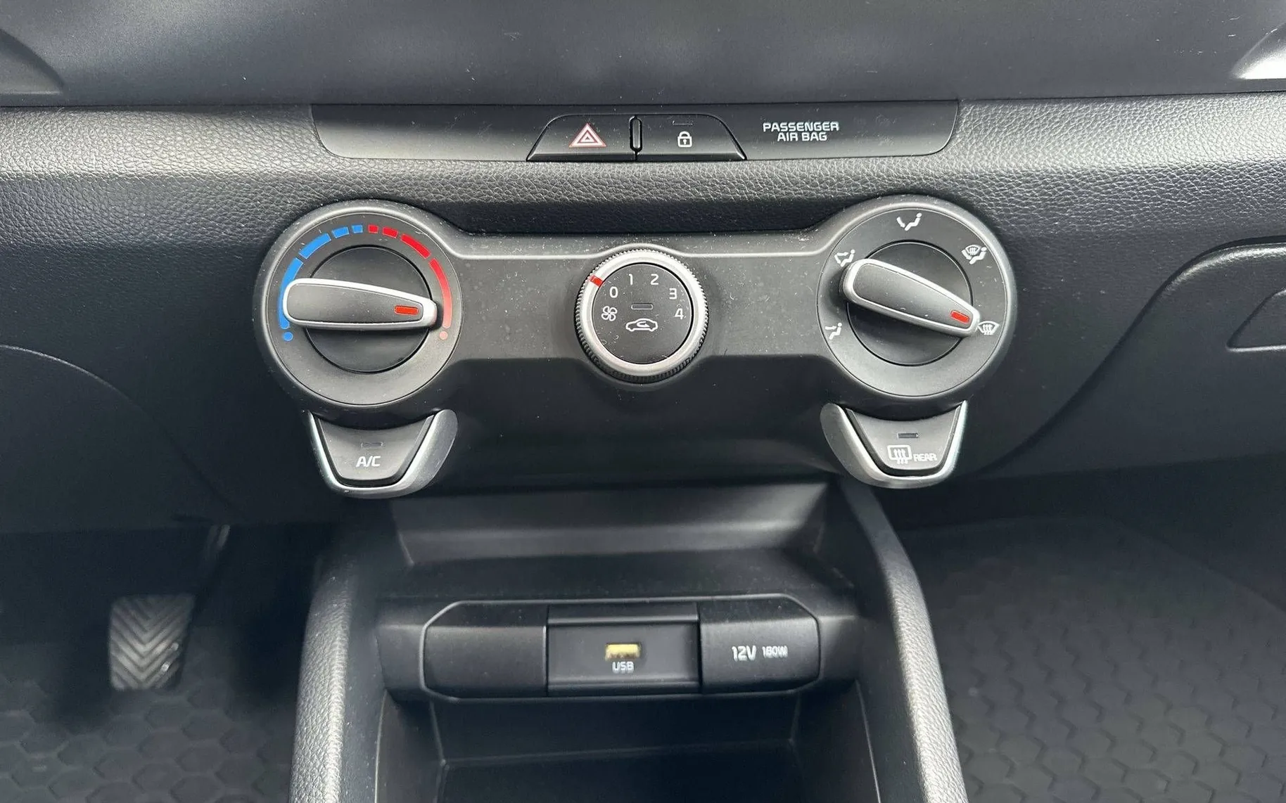 Notranja slika - KIA Stonic - 1.2 DPI LX Fun ISG - 19