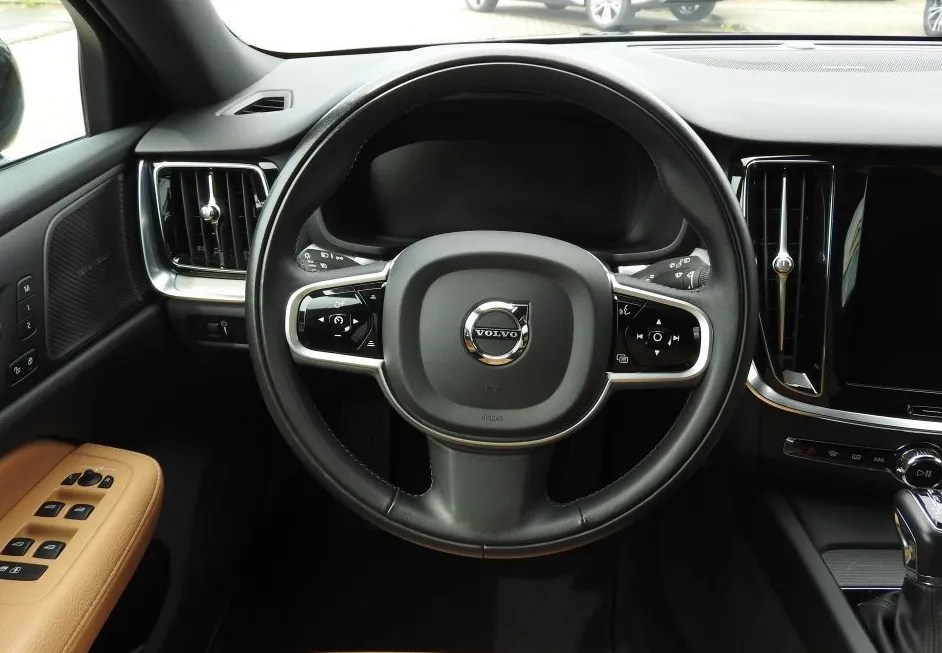 Zunanja slika - Volvo V60 Cross Country - D4 AWD AUT Momentum Pro - 11