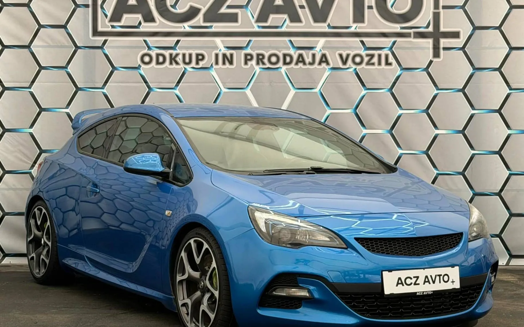 Zunanja slika - Opel Astra - 2.0 TURBO•OPC•GTC•LED•RECARO•INFINITY•PDC•ODLIČE - 1