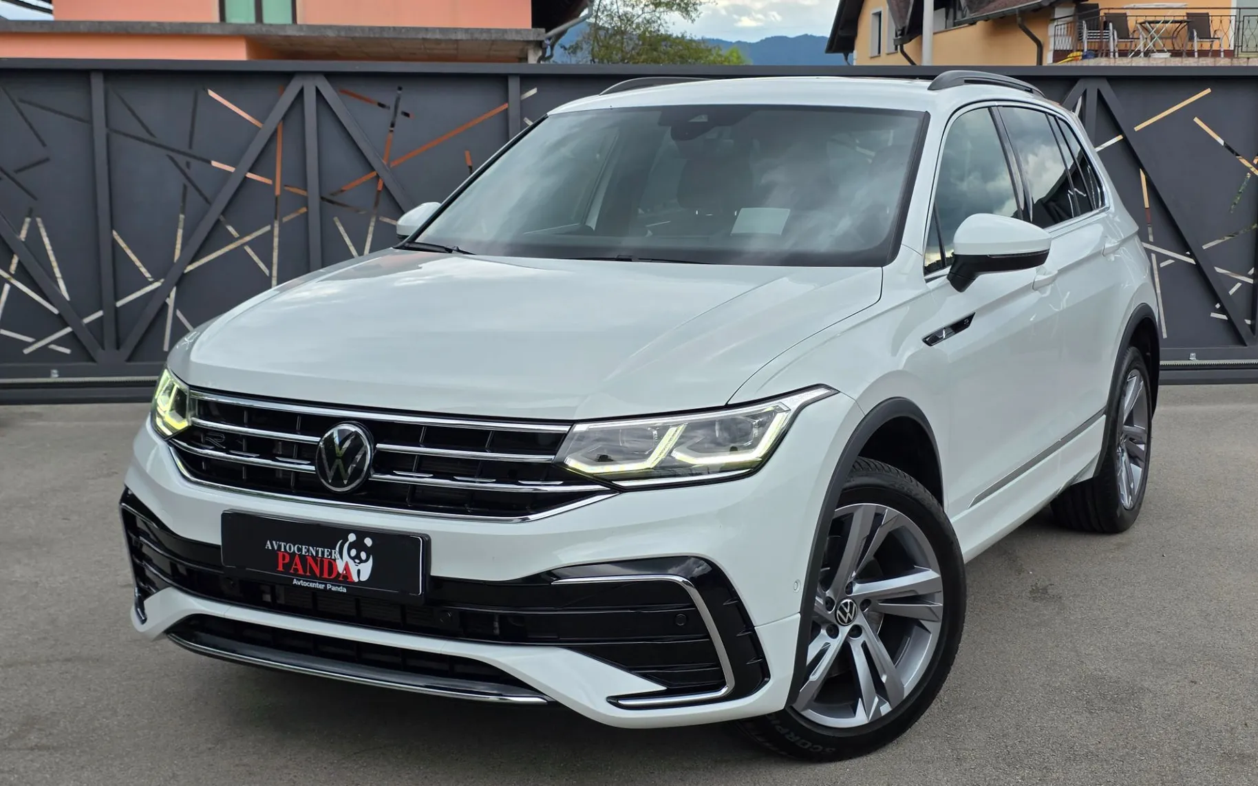 Zunanja slika - Volkswagen Tiguan - 4motion 2,0 TDI BMT R-Line DSG - 1