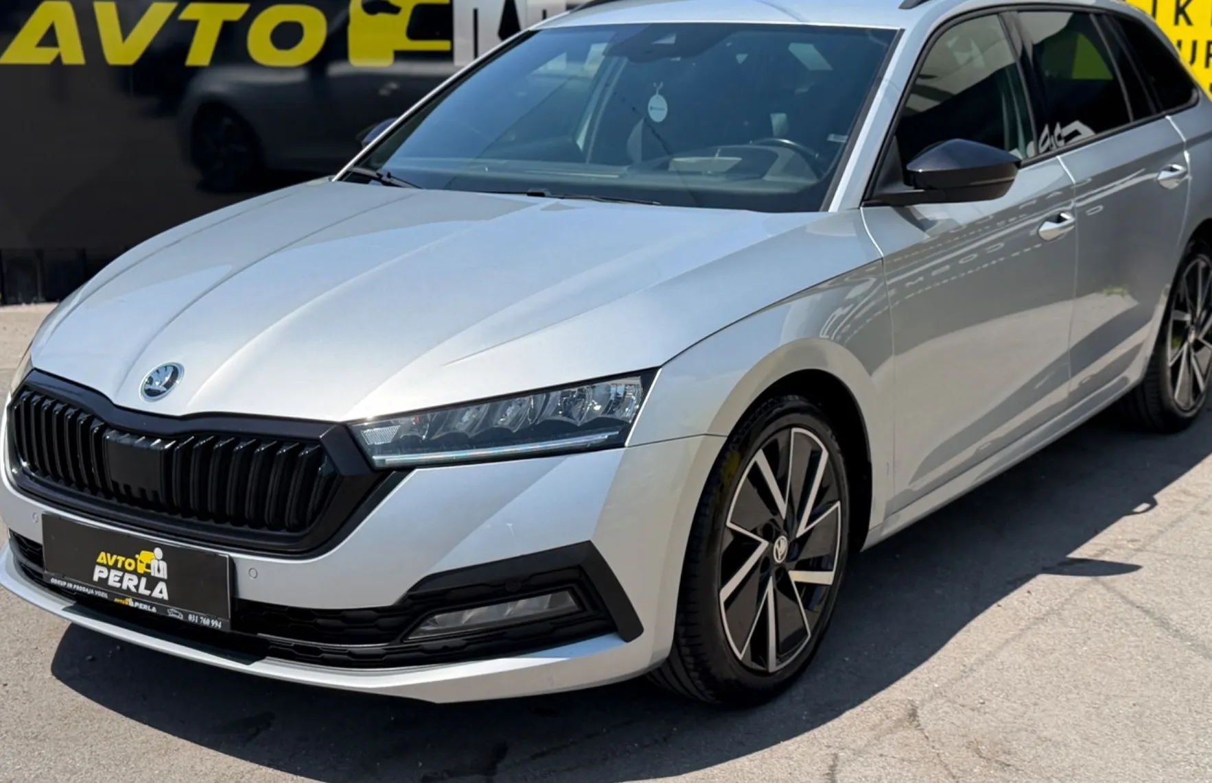 Zunanja slika - Škoda Octavia - 4x4 2.0 TDI Sportline DSG-WEBASTO-HEAD UP-ALU 18 - 9