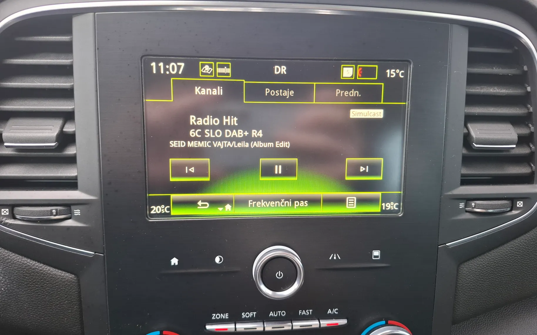 Zunanja slika - Renault Megane Limousine - 1.3 16V - LEPO OHRANJEN - ZNANA SERVISNA ZGOD. - 17
