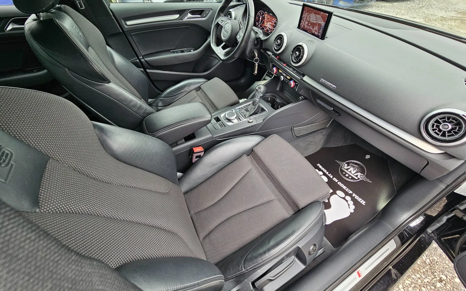 Notranja slika - Audi A3 - Limuzina quattro 2.0 TDI S tronic |S-LINE|MATRIX| - 9