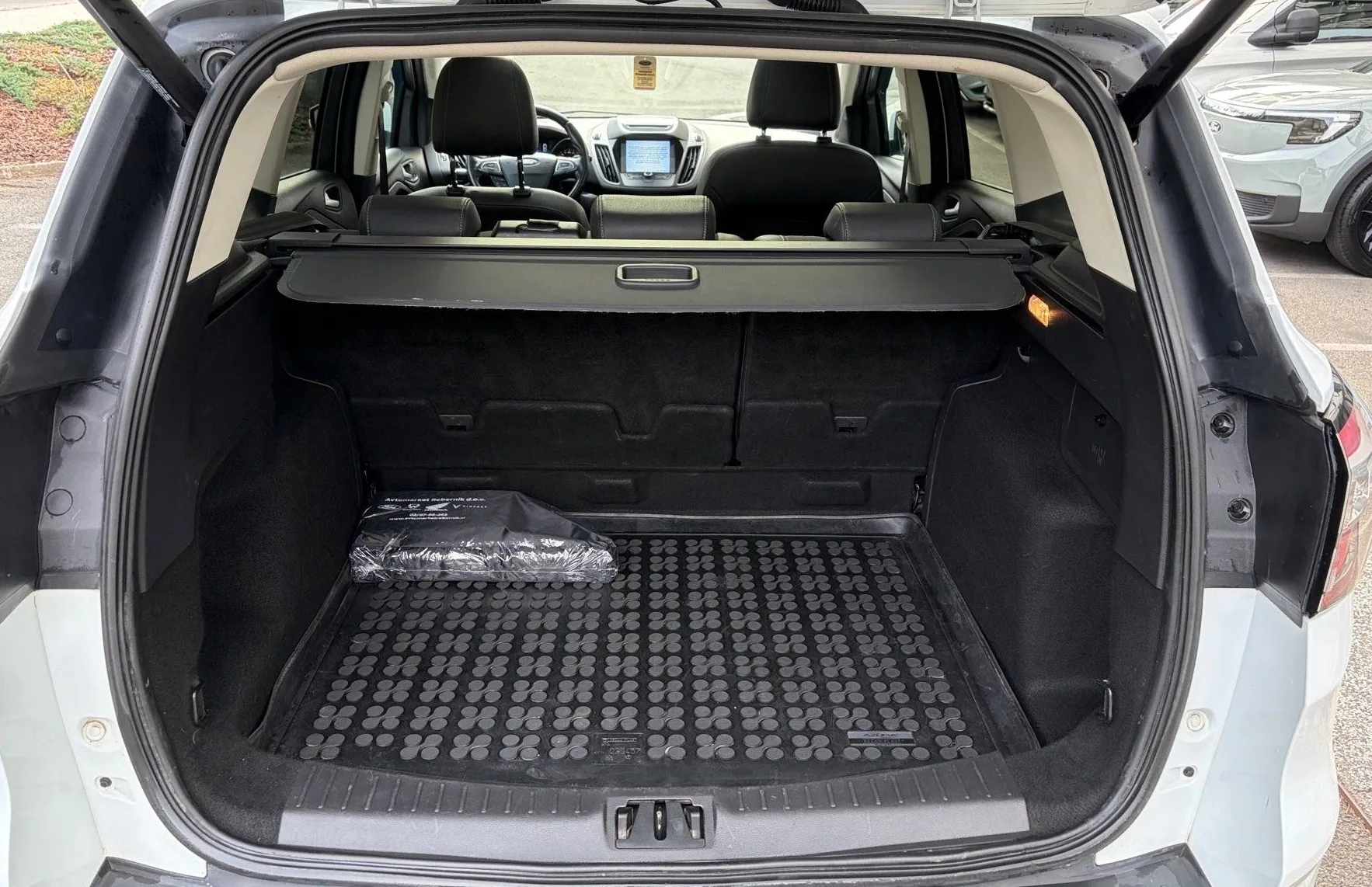 Zunanja slika - Ford Kuga - TITANIUM 4x4 2.0 TDCi Powershift-REDNO SERIVISRAN - 9