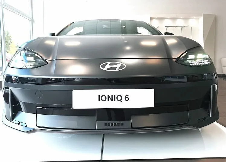 Zunanja slika - Hyundai Ioniq 6 - BEV 77KWH IMPRESSION-MAT-AKT.T.-HEAD UP-V2L-VIDEO - 2