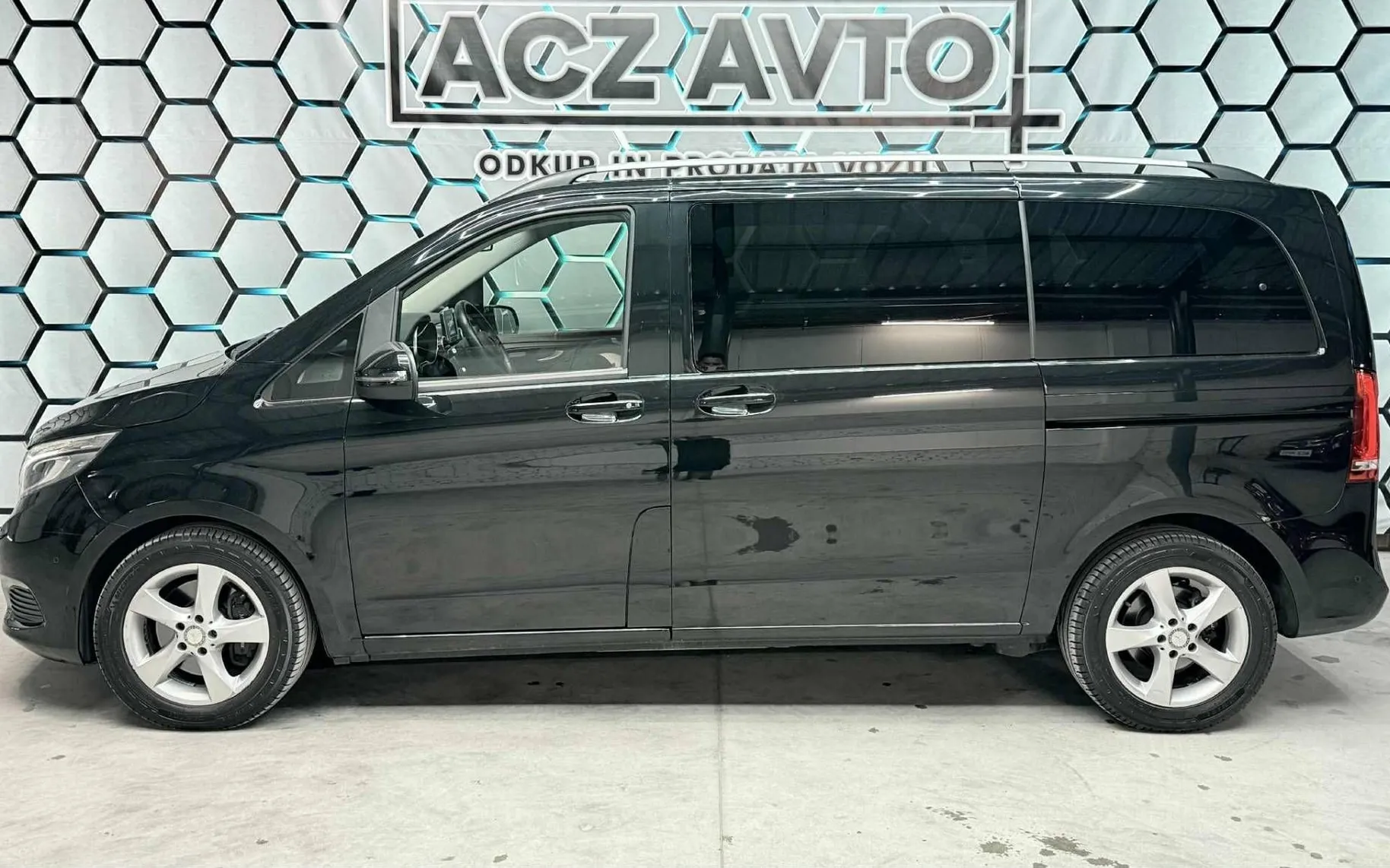 Notranja slika - Mercedes-Benz V-Razred - V 250D•KRATKI•LED•LANE ASSIST•MRTVI KOTI•KAMERA• - 7