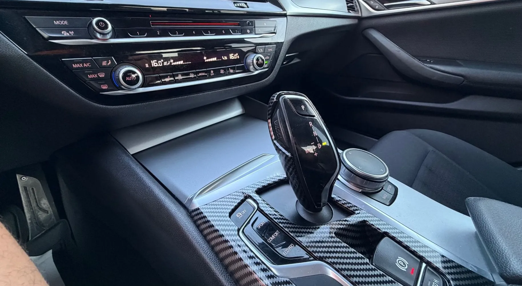 Notranja slika - BMW serija 5: - 520d - 9