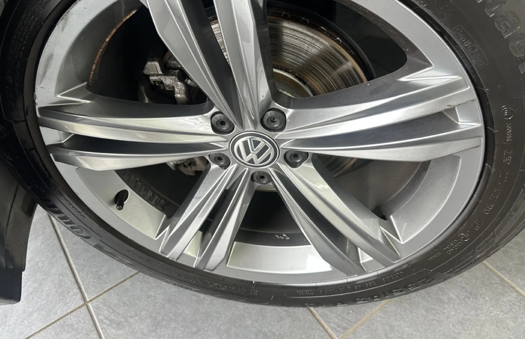 Zunanja slika - Volkswagen Tiguan - 1.5 TSI ACT BMT R-Line DSG.Highline 110kW.KAMERA - 4