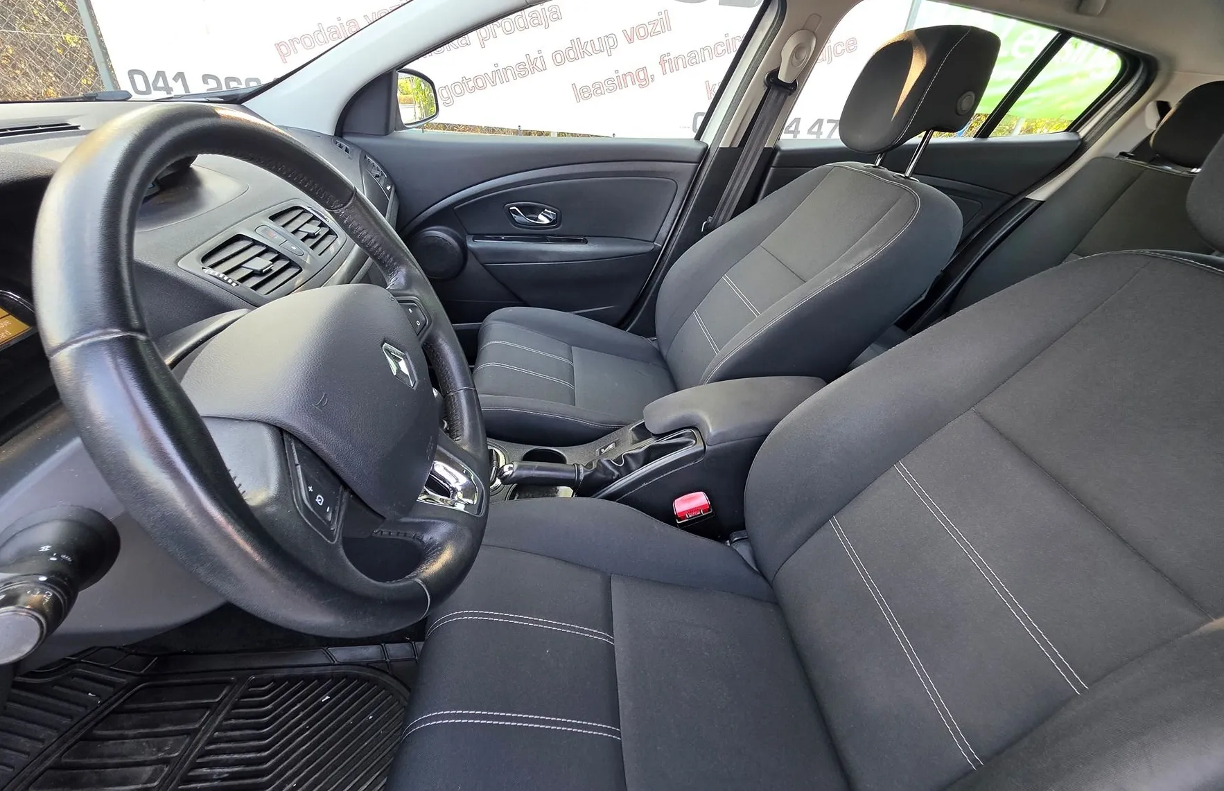 Zunanja slika - Renault Mégane - Megane Berline TCe 115 ALU PLATIŠČA-PDC-KLIMA-SLOVENSKI - 12