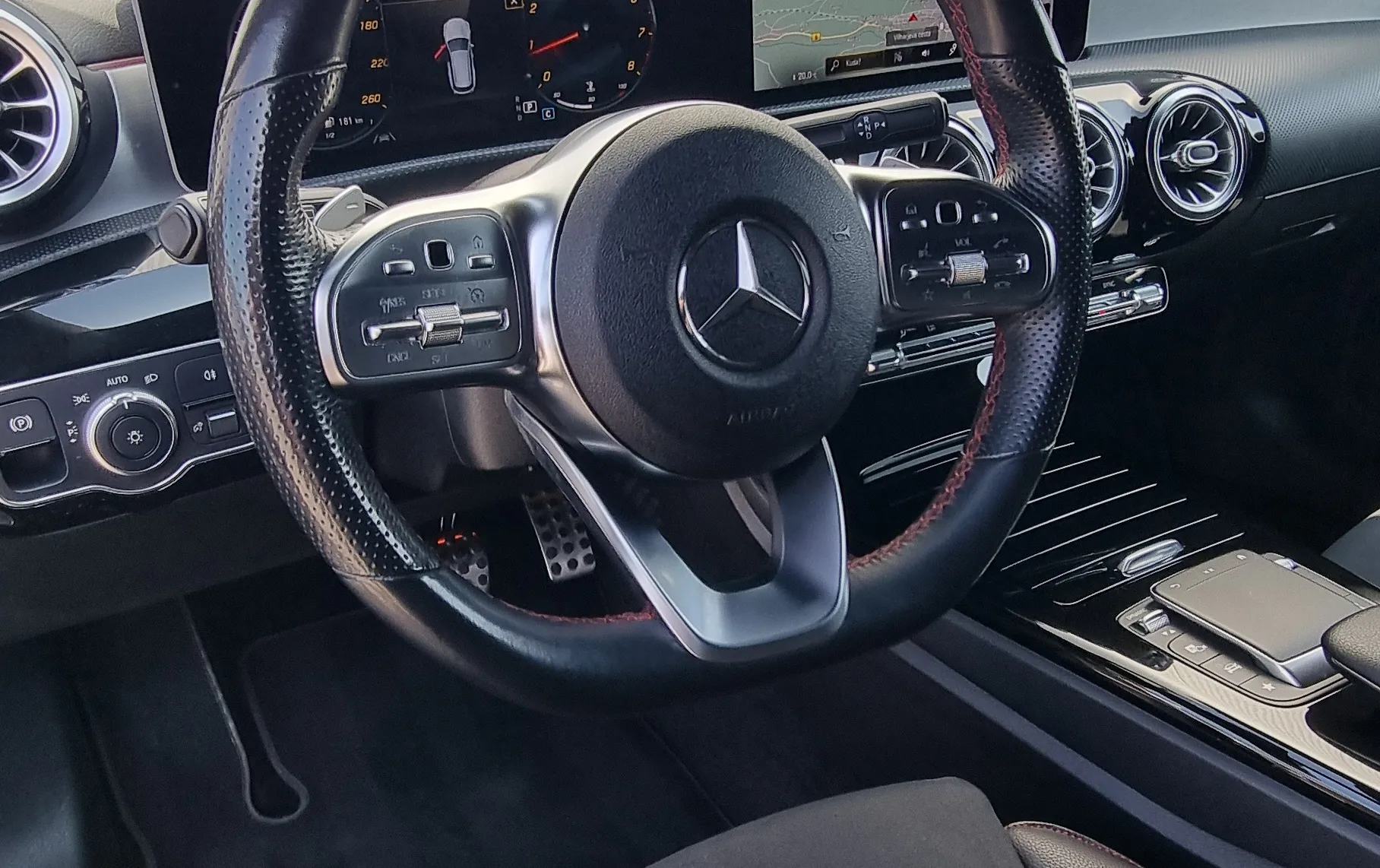 Notranja slika - Mercedes-Benz CLA-Razred - CLA 200 Shooting Brake AMG Line Avt. - 16