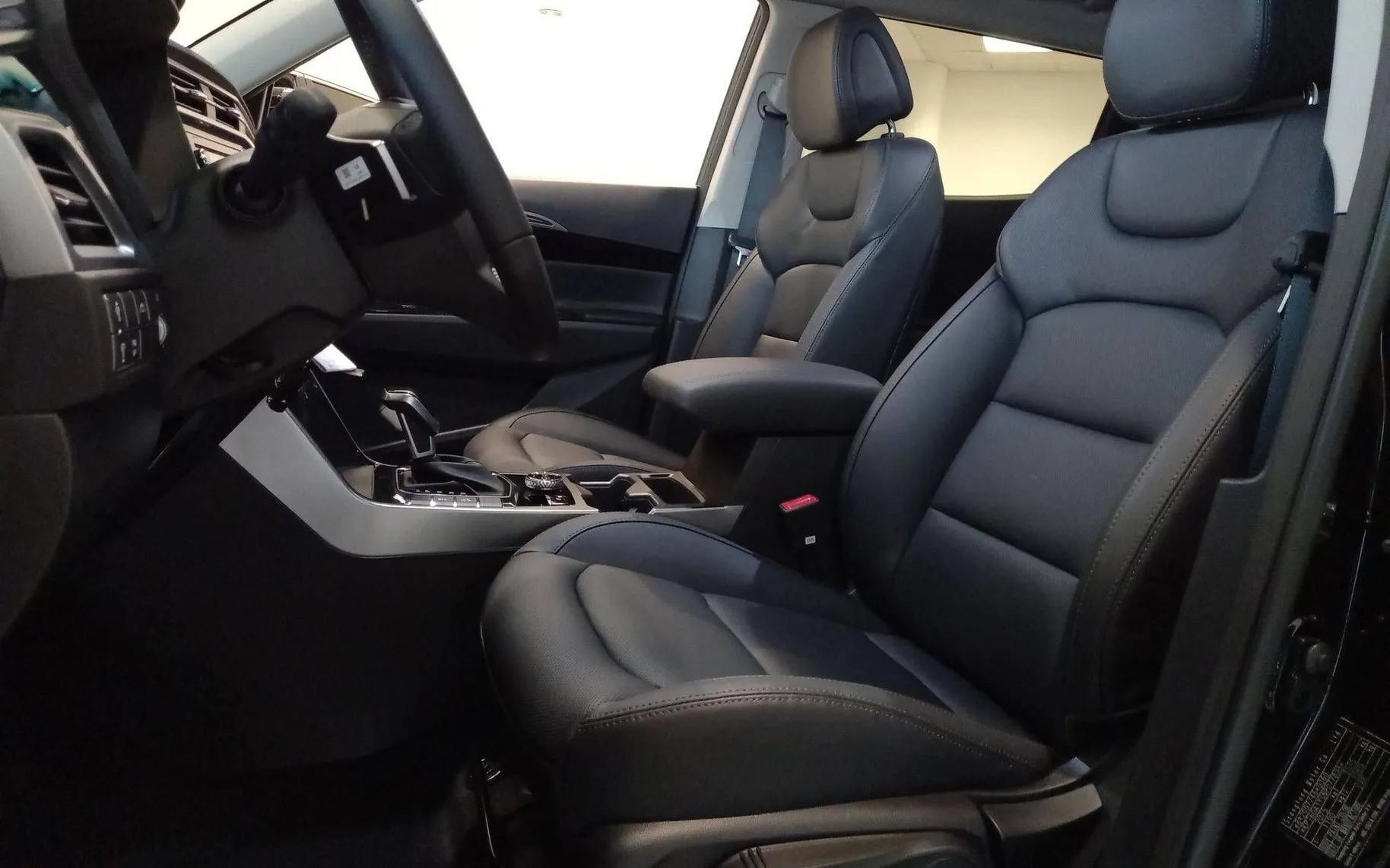 Notranja slika - SsangYong Korando - 1.5 T-GDi Exclusive 4WD AT - 10