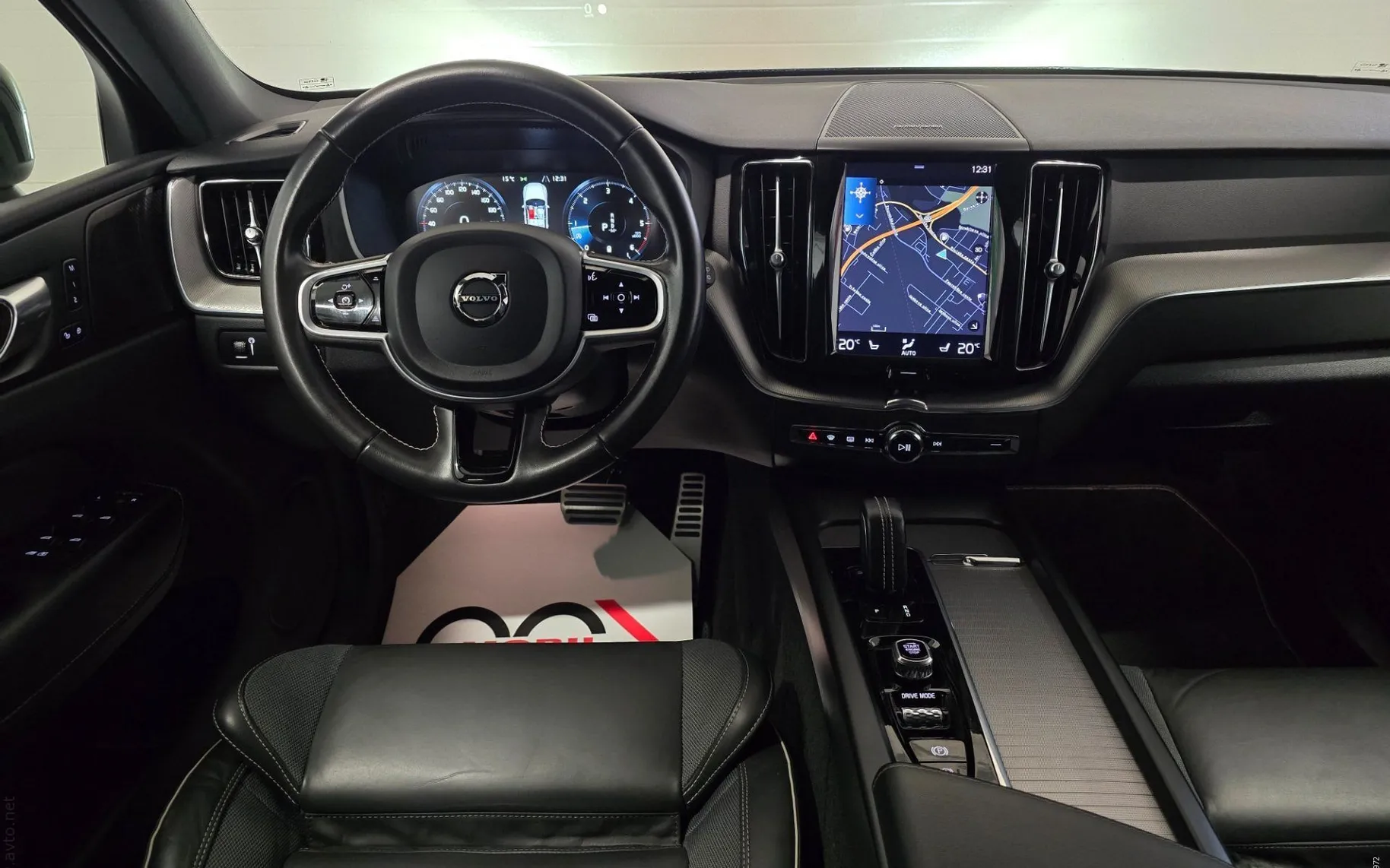 Notranja slika - Volvo XC60 - B4D R-Design Avt.- LED.usnje+mem.360kam.HUD.Harman - 11